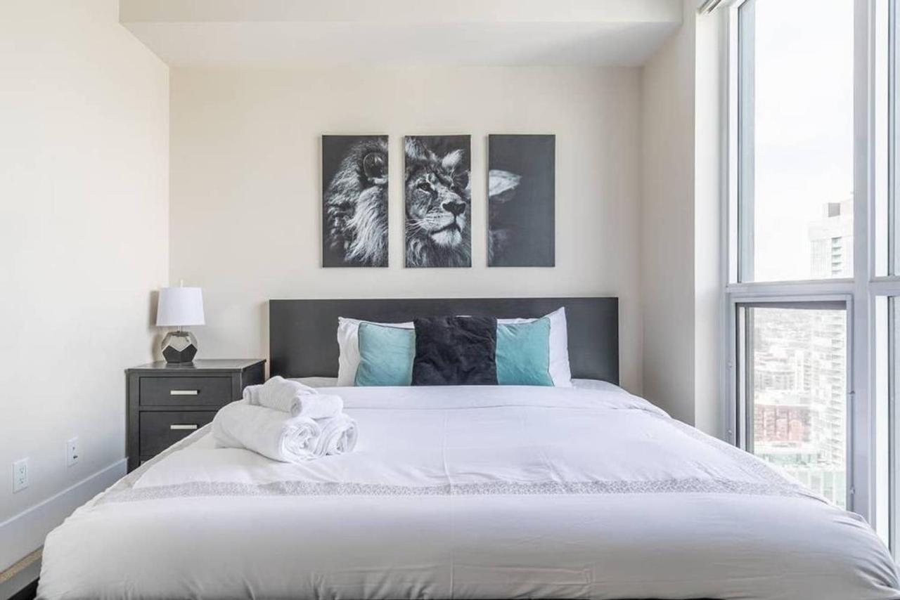 Stunning Views Of Downtown - Luxury High Rise With King Bed! Villa Toronto Exterior photo
