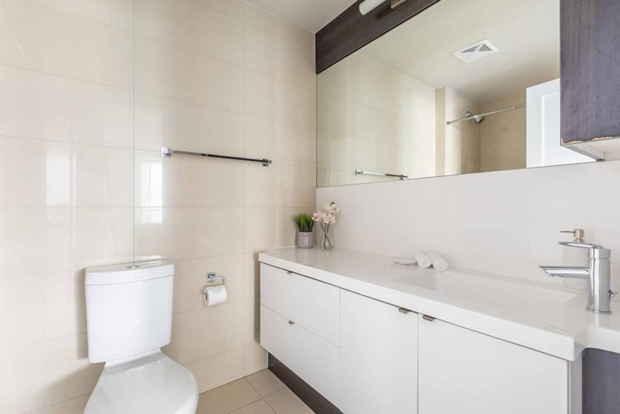 Stunning Views Of Downtown - Luxury High Rise With King Bed! Villa Toronto Exterior photo